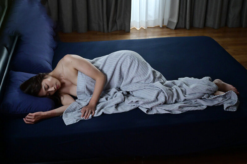 GMA-046 Người đàn bà cô đơn và anh hàng xóm may mắn