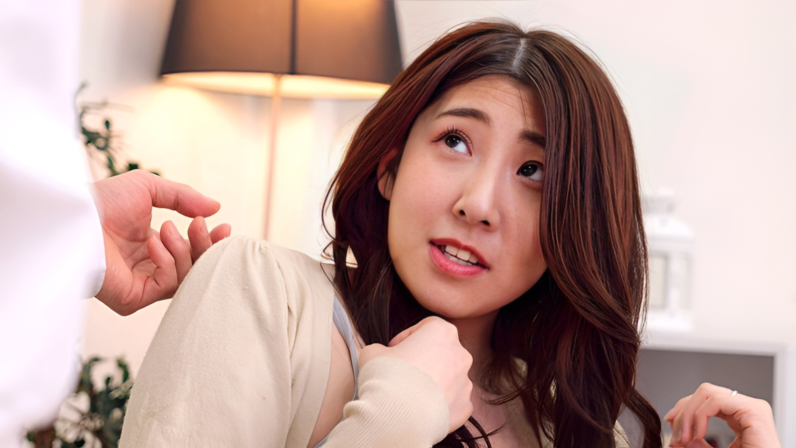 BASJ-010 給她的丈夫戴綠帽子,因為他比妻子更愛他的工作